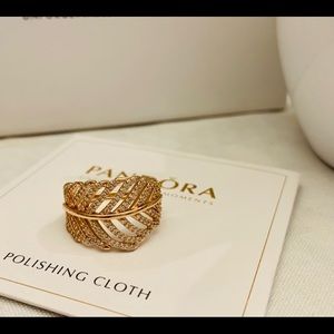 Pandora Shimmering Feather ring Sz 6